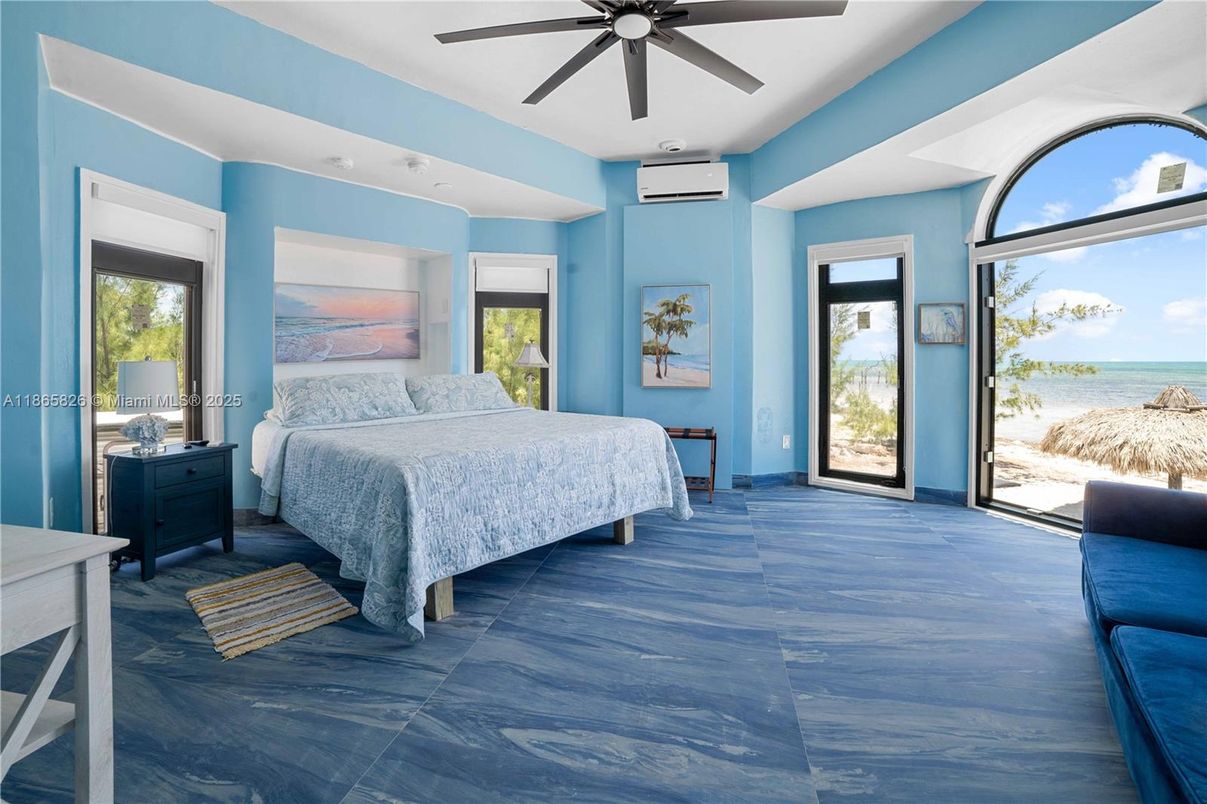 Bedroom, Interior, Water