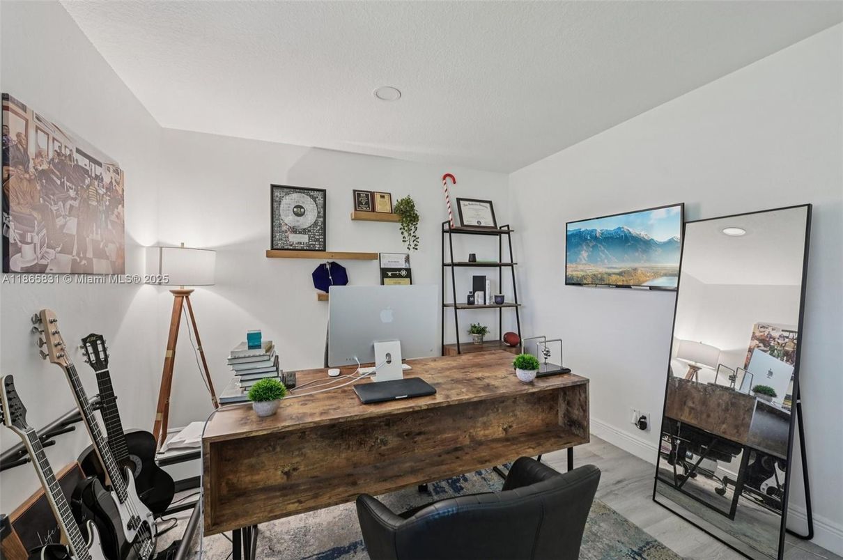 Home Office, Interior, Recessed Lighting, Wood Texture Flooring