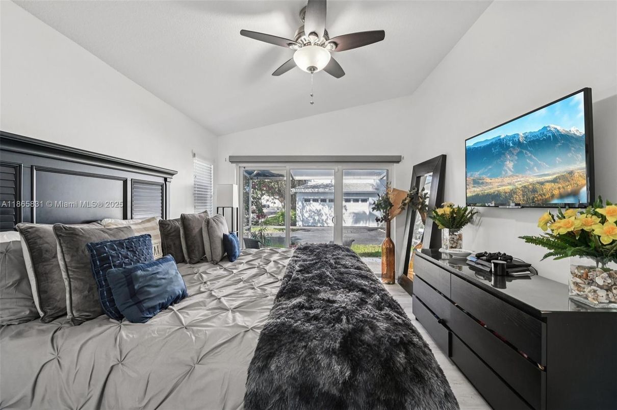 Bedroom, Interior, Water