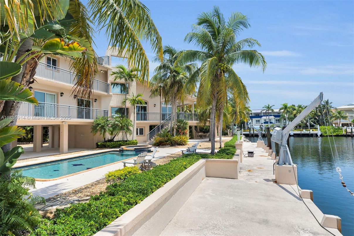 Exterior, Pool, Water