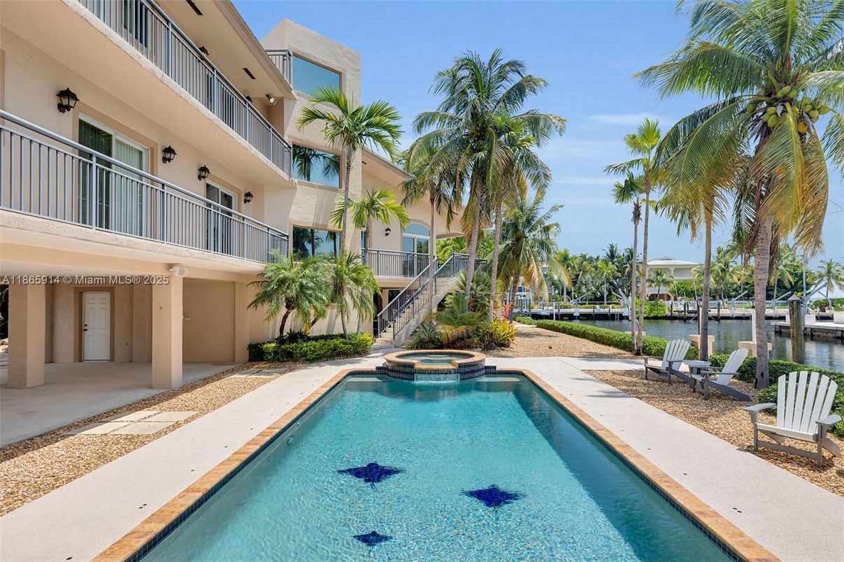 Exterior, Pool, Water