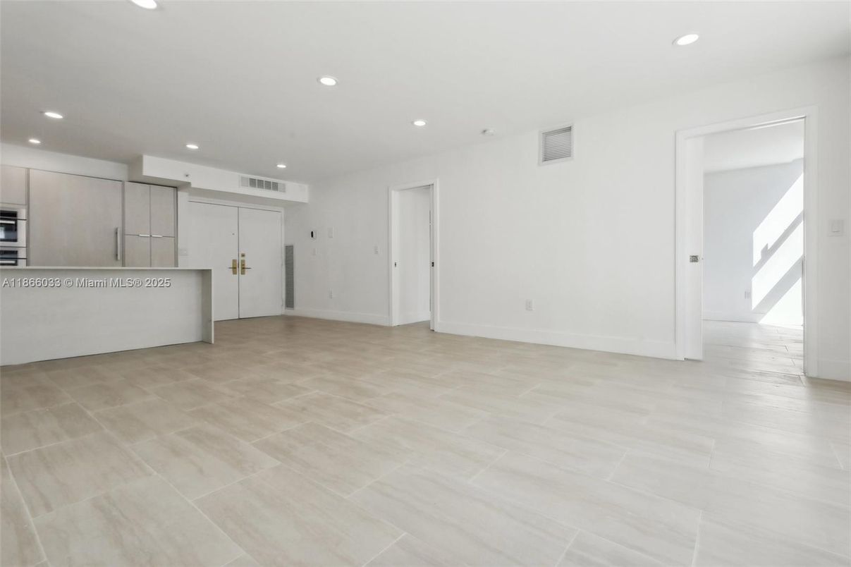 Empty room, Interior, Kitchen, Recessed Lighting