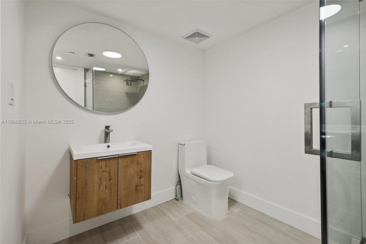 Bathroom, Interior, Recessed Lighting, Wood Texture Flooring