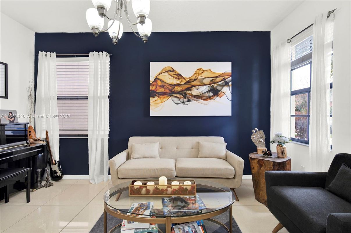 Chandelier, Interior, Living room