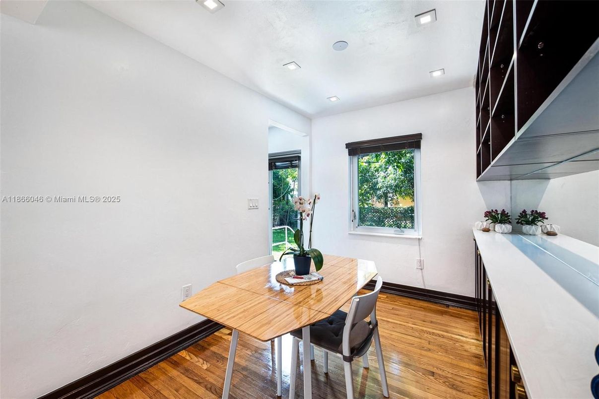 Dining room, Interior, Recessed Lighting, Wood Texture Flooring