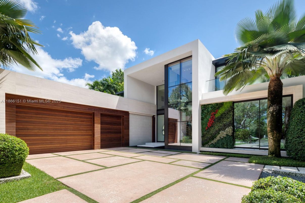 Attached, Exterior, Facade, Modern
