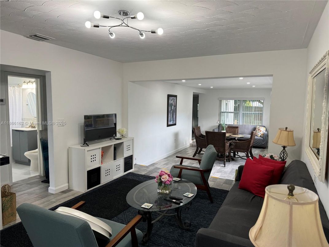 Dining room, Interior, Living room, Recessed Lighting