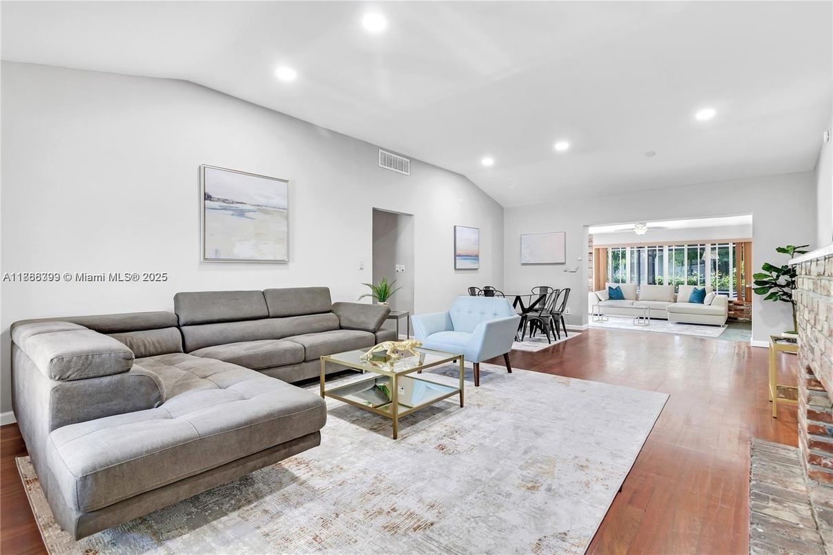 Dining room, Interior, Living room, Recessed Lighting, Wood Texture Flooring