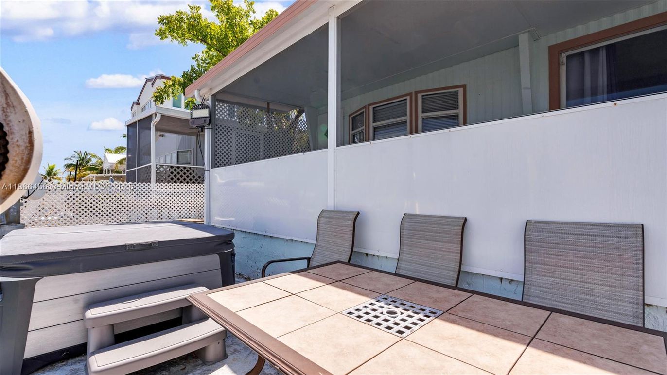Exterior, Hot Tub