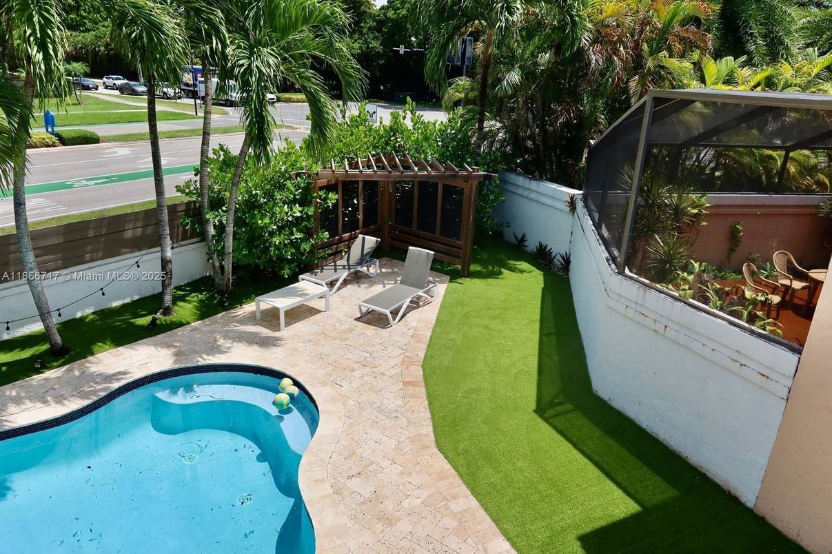 Exterior, Pool