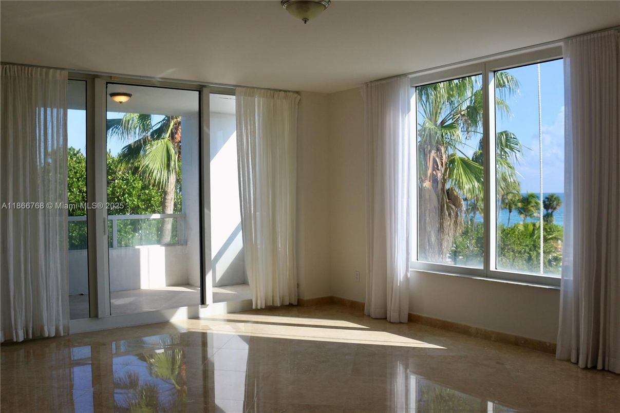 Empty room, Interior, Water