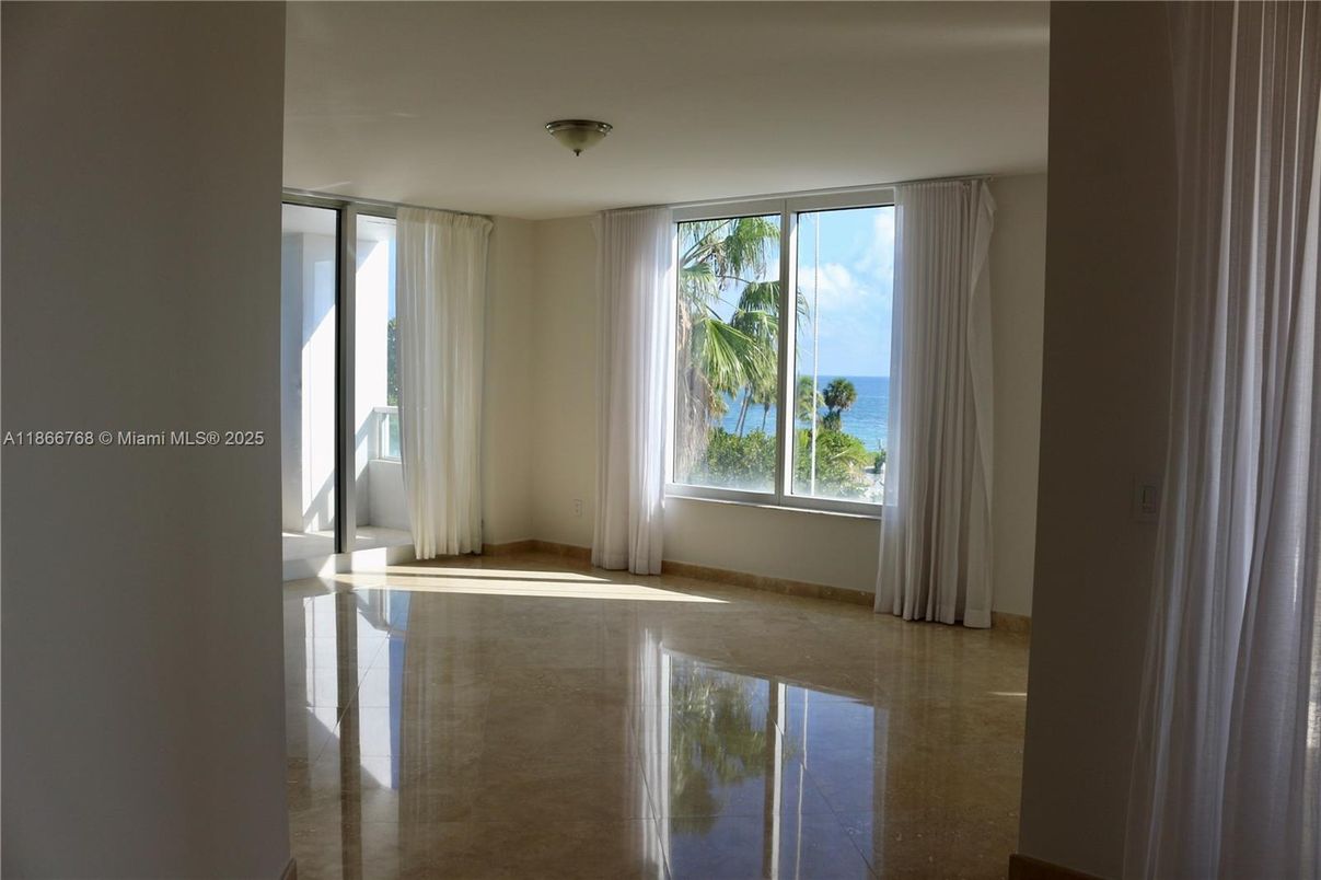 Empty room, Interior, Water