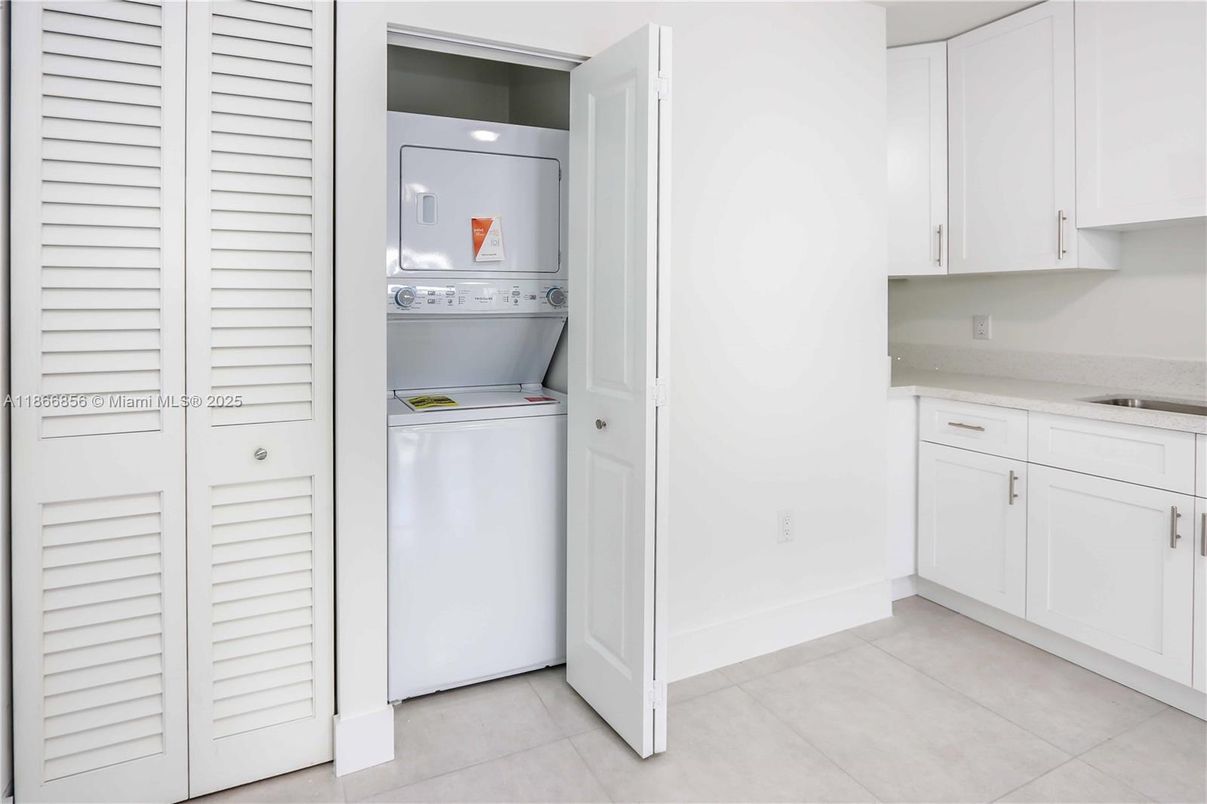 Interior, Recessed Lighting, Utility Closets, Washer