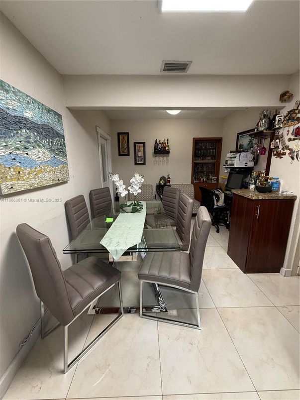 Dining room, Interior