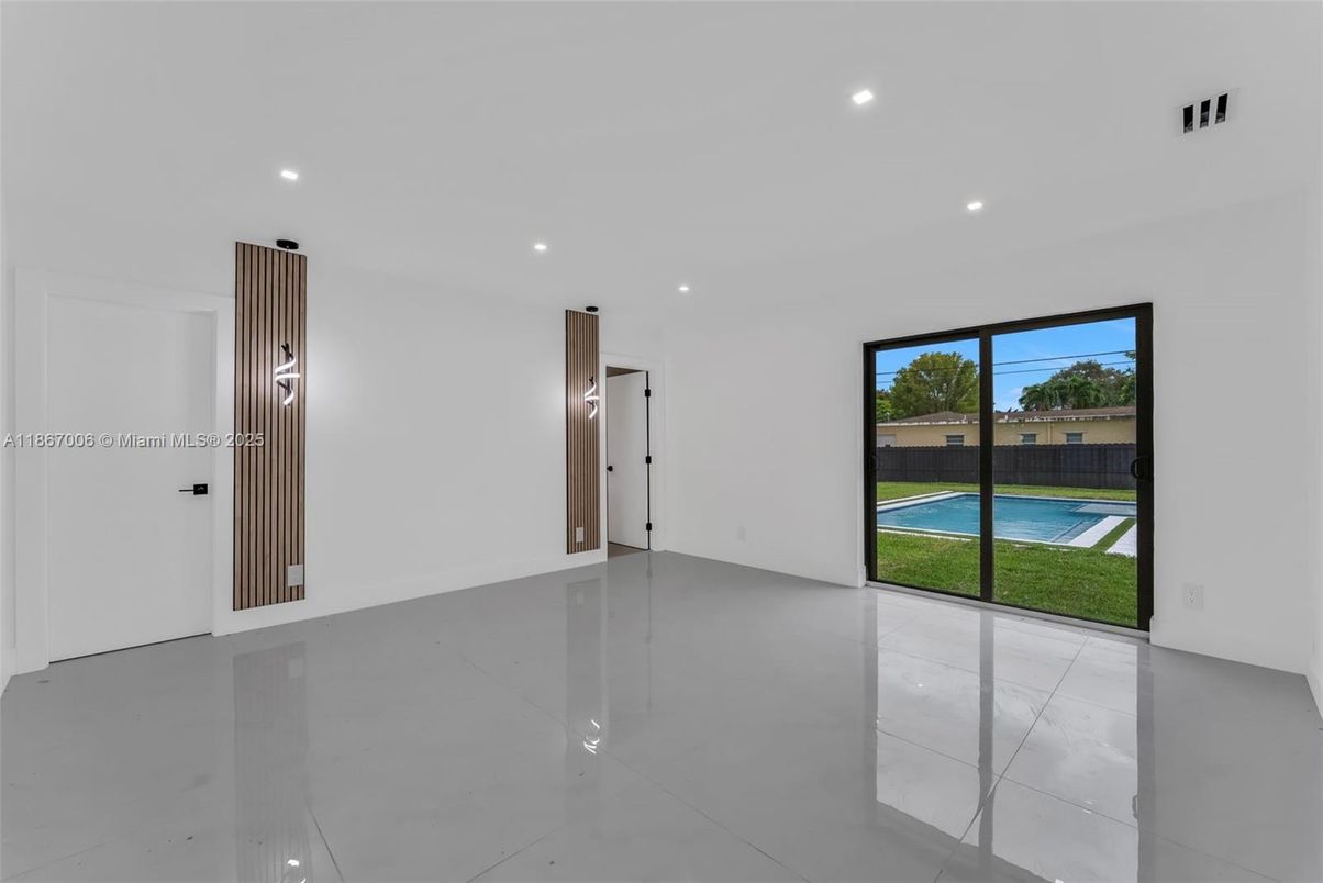 Empty room, Interior, Recessed Lighting