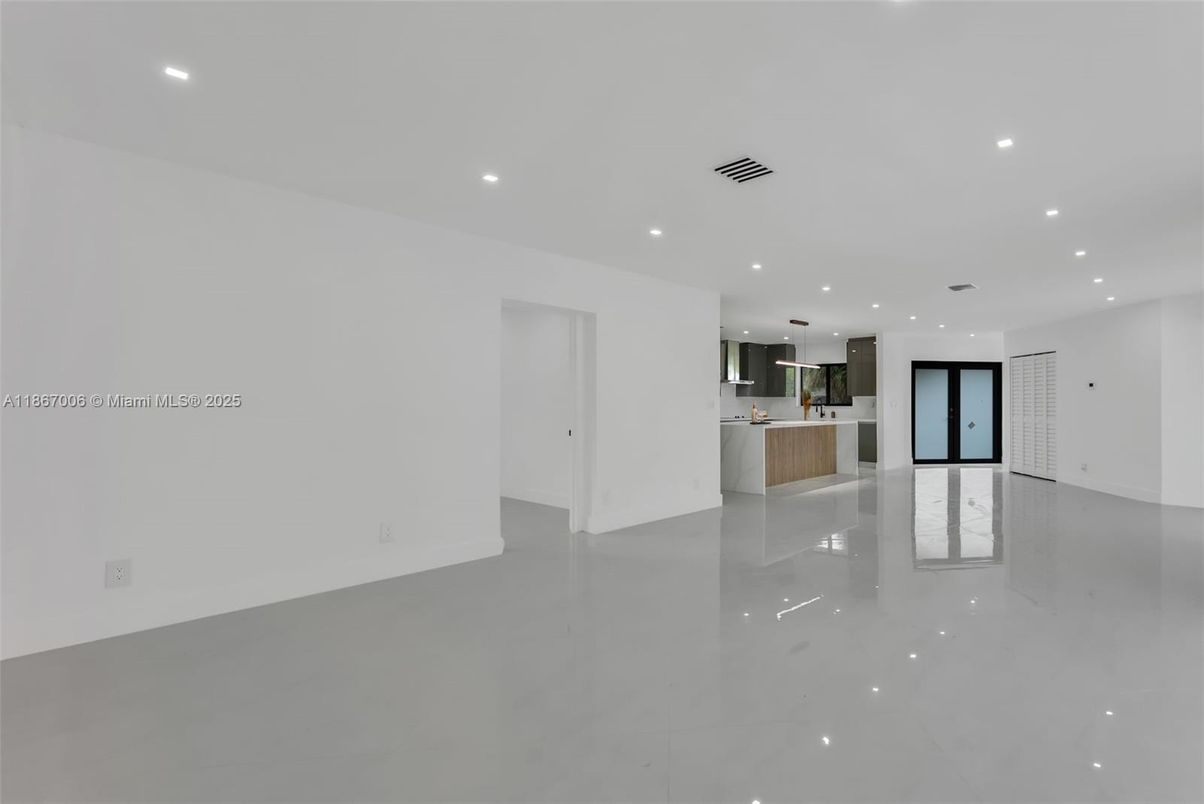 Empty room, Interior, Pendant Lights, Recessed Lighting