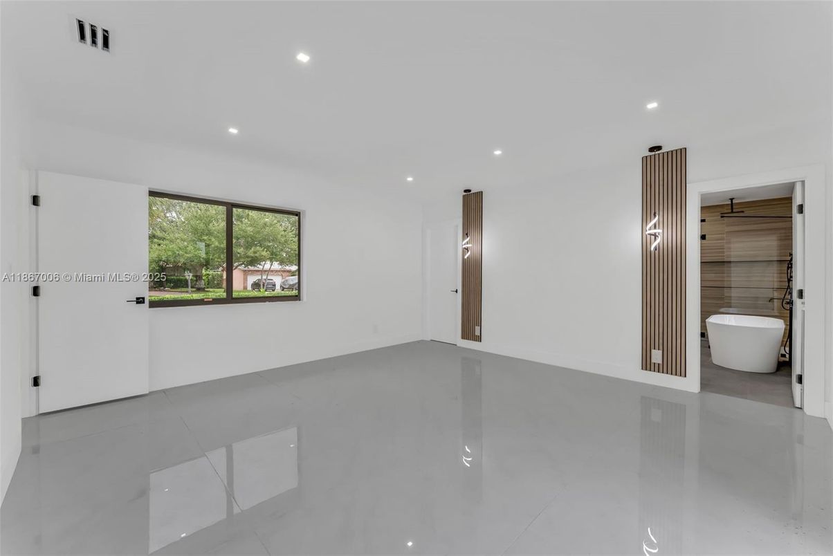 Bathroom, Empty room, Free Standing Baths, Interior, Recessed Lighting