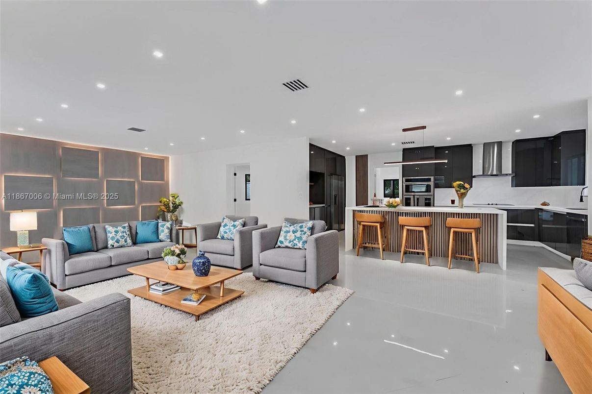 Interior, Kitchen, Living room, Pendant Lights, Recessed Lighting, Stainless Steel Appliances