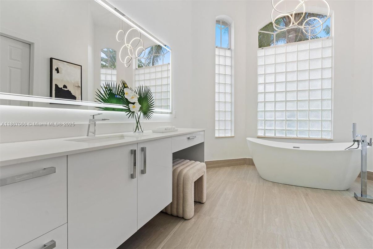 Bathroom, Free Standing Baths, Interior