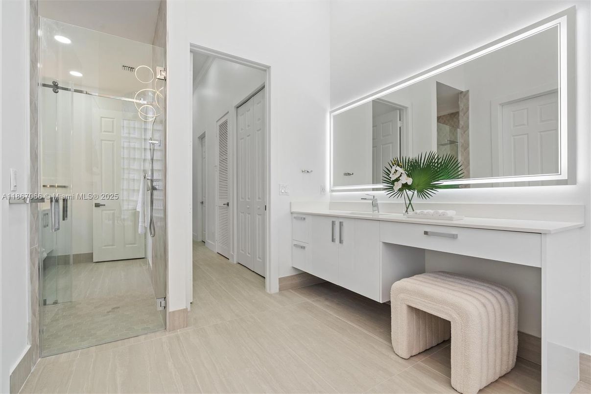 Bathroom, Glass Shower, Interior, Pendant Lights, Recessed Lighting