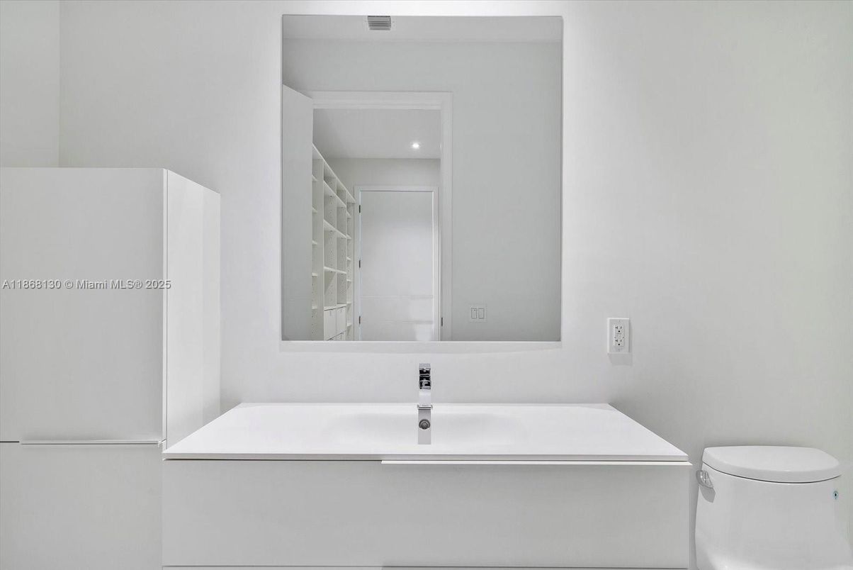 Bathroom, Interior, Recessed Lighting