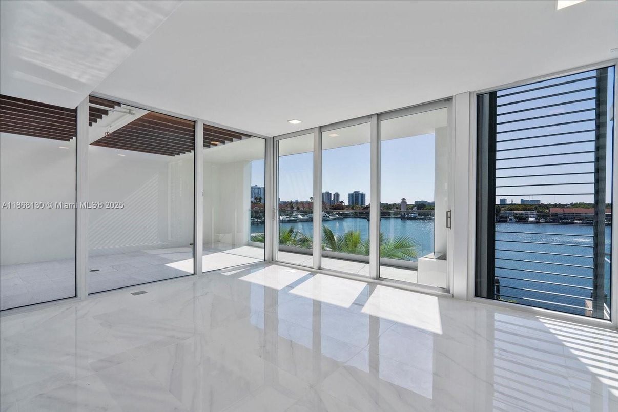 Empty room, Interior, Recessed Lighting, Water