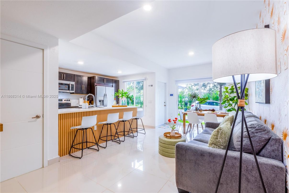 Dining room, Interior, Kitchen, Recessed Lighting, Stainless Steel Appliances