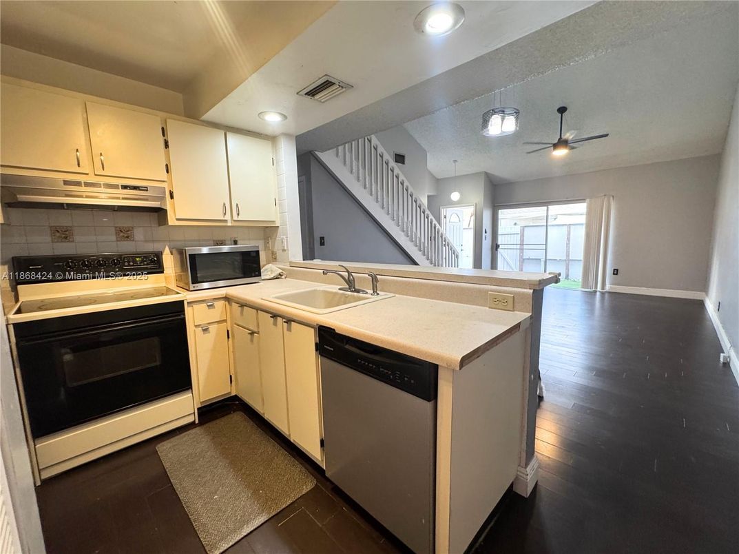 Interior, Kitchen, Recessed Lighting, Wood Texture Flooring