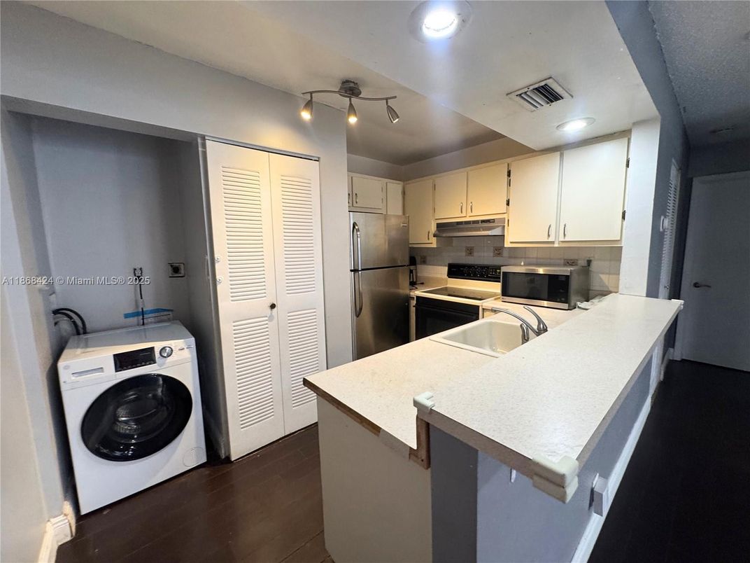 Interior, Kitchen, Recessed Lighting, Washer, Wood Texture Flooring