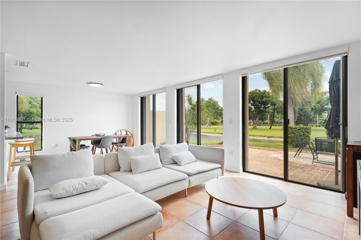 Dining room, Interior, Living room, Recessed Lighting