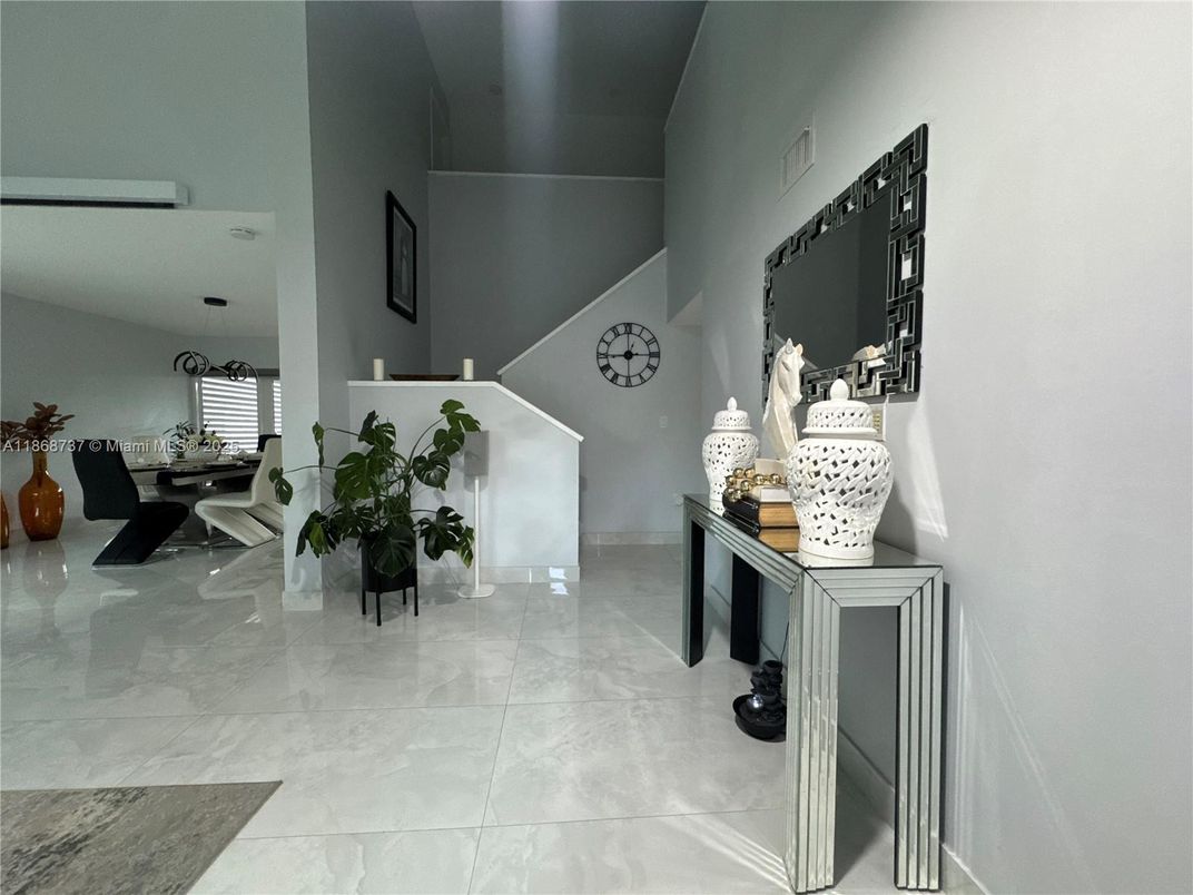 Dining room, Interior
