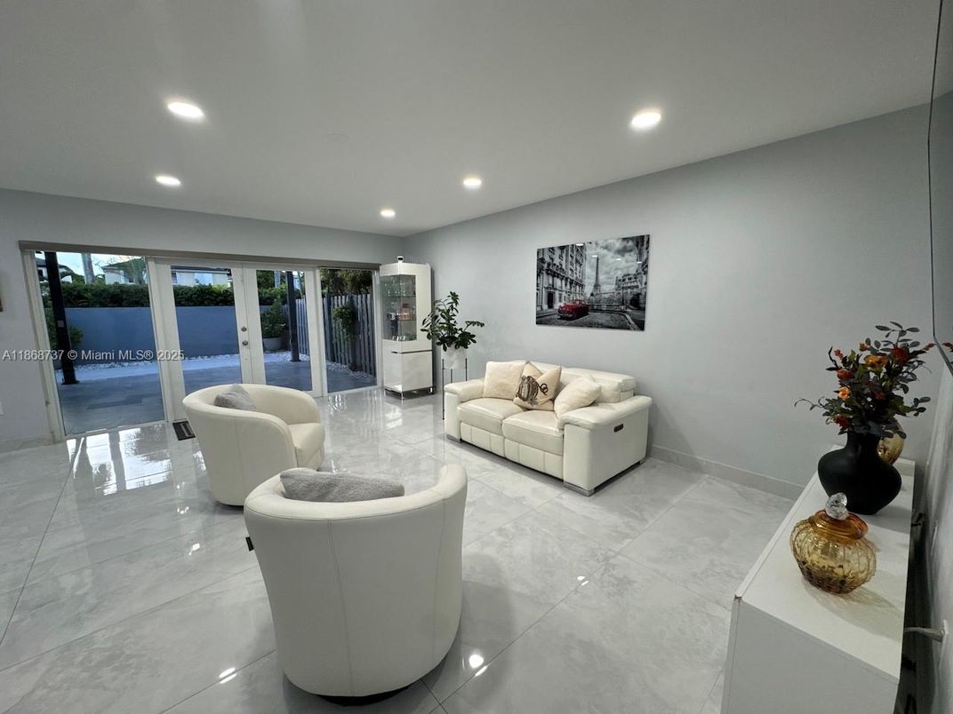 Interior, Living room, Marble, Recessed Lighting, Water