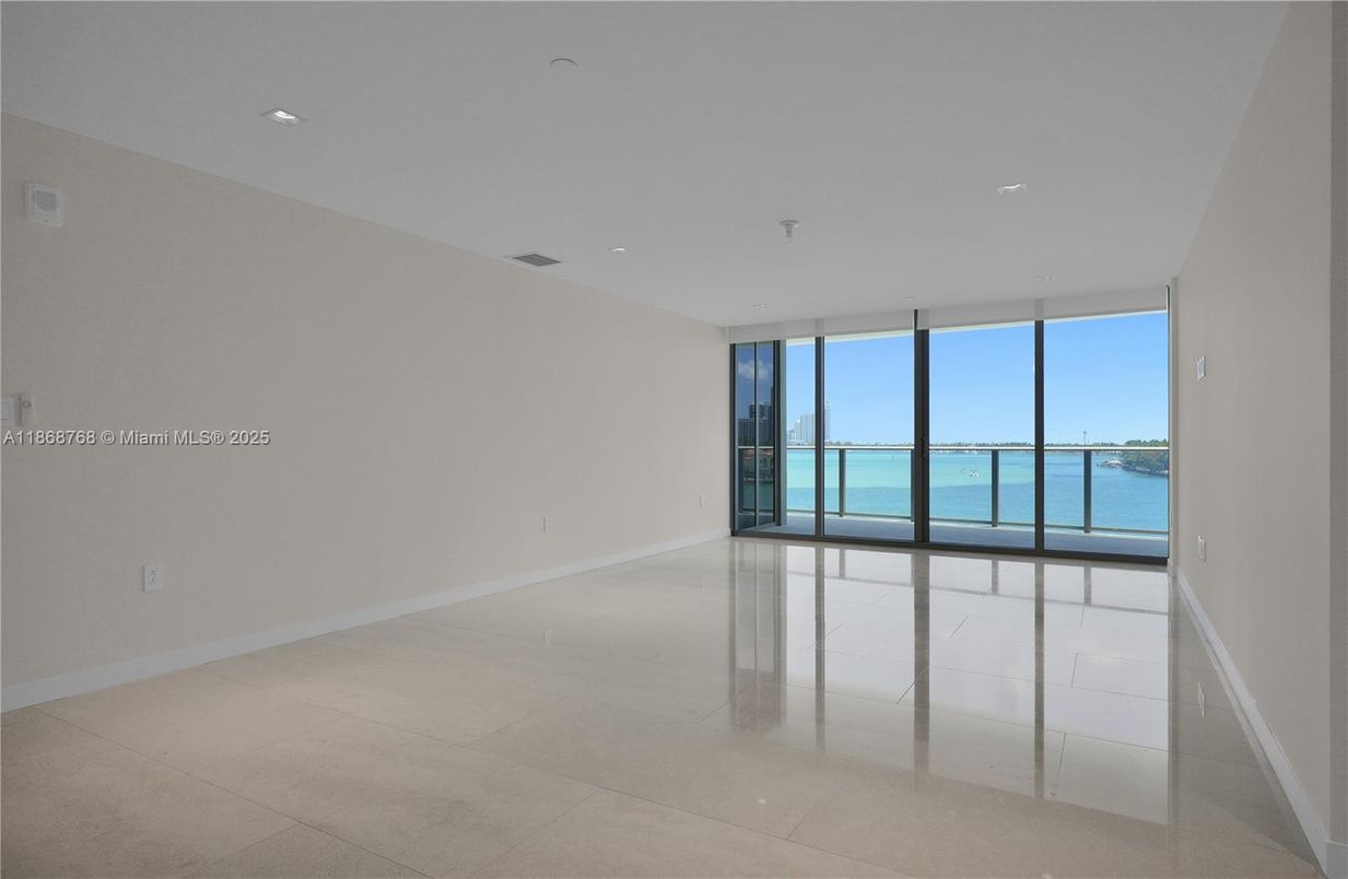 Empty room, Interior, Recessed Lighting, Water