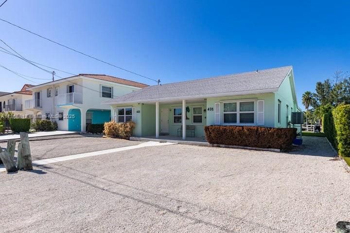 Backyard, Exterior, Facade, Ranch