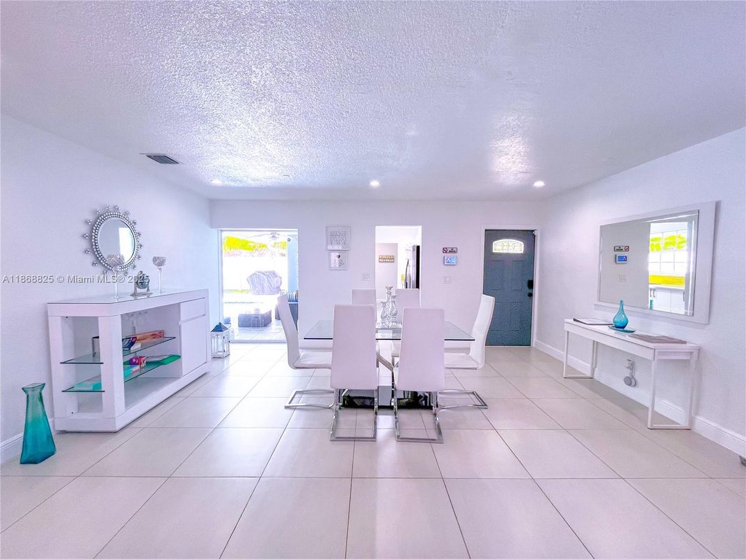 Dining room, Interior, Recessed Lighting
