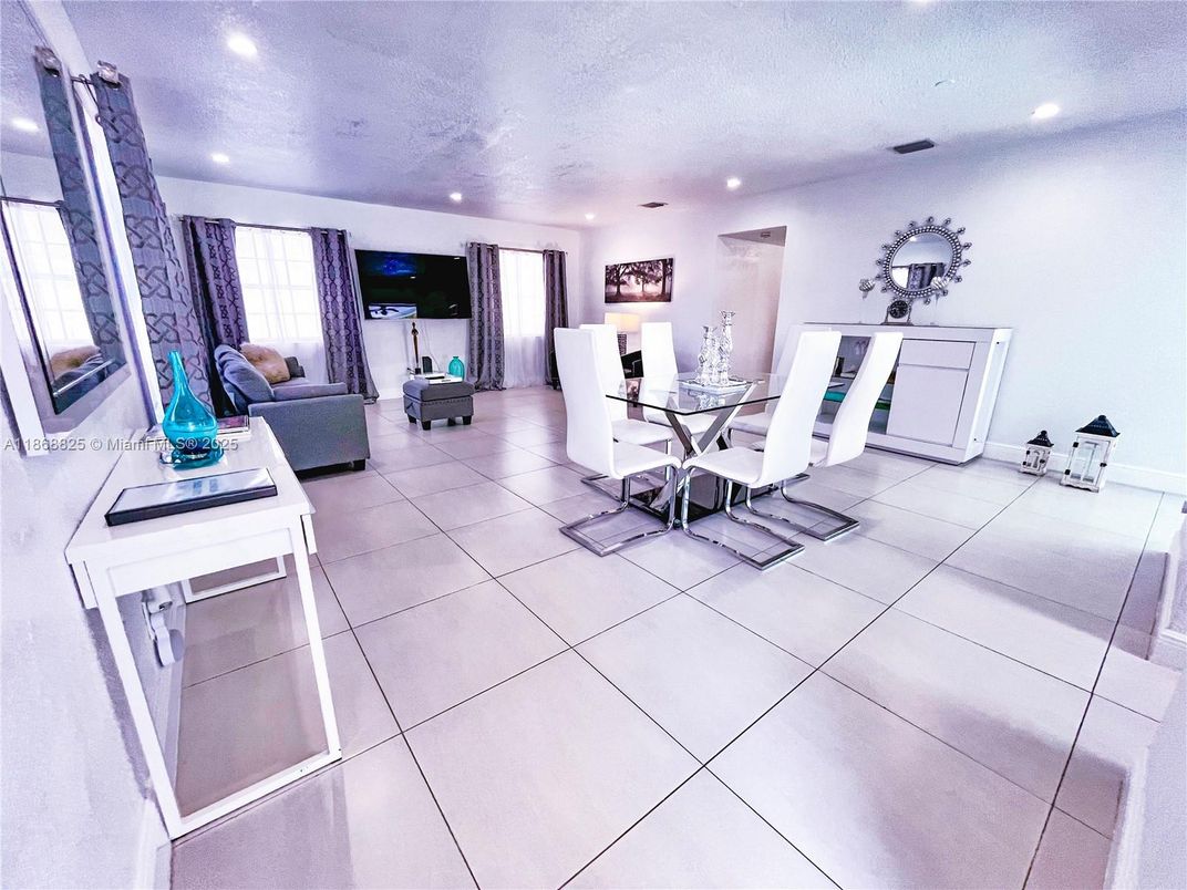 Dining room, Interior, Living room, Recessed Lighting