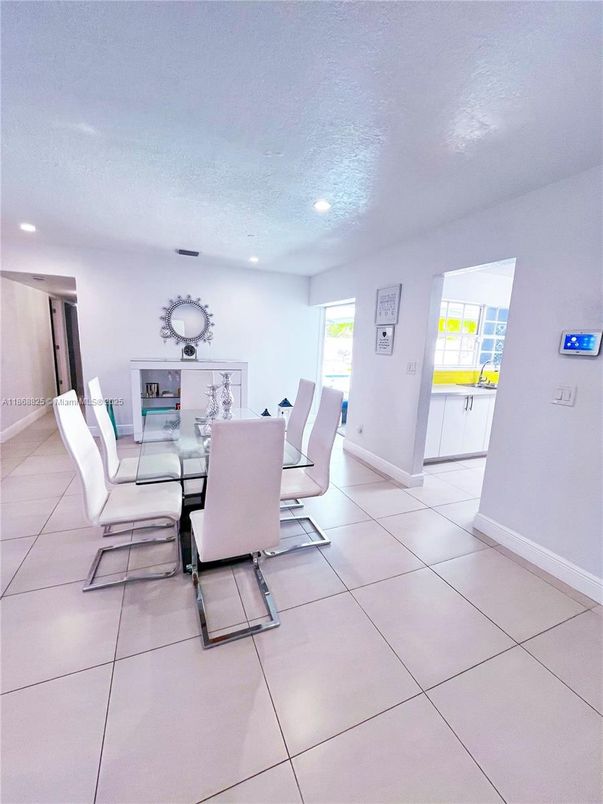 Dining room, Interior, Recessed Lighting