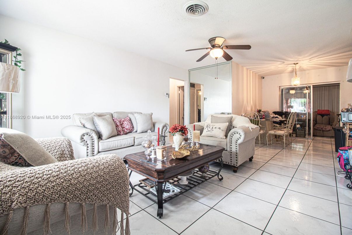 Dining room, Interior, Living room, Pendant Lights