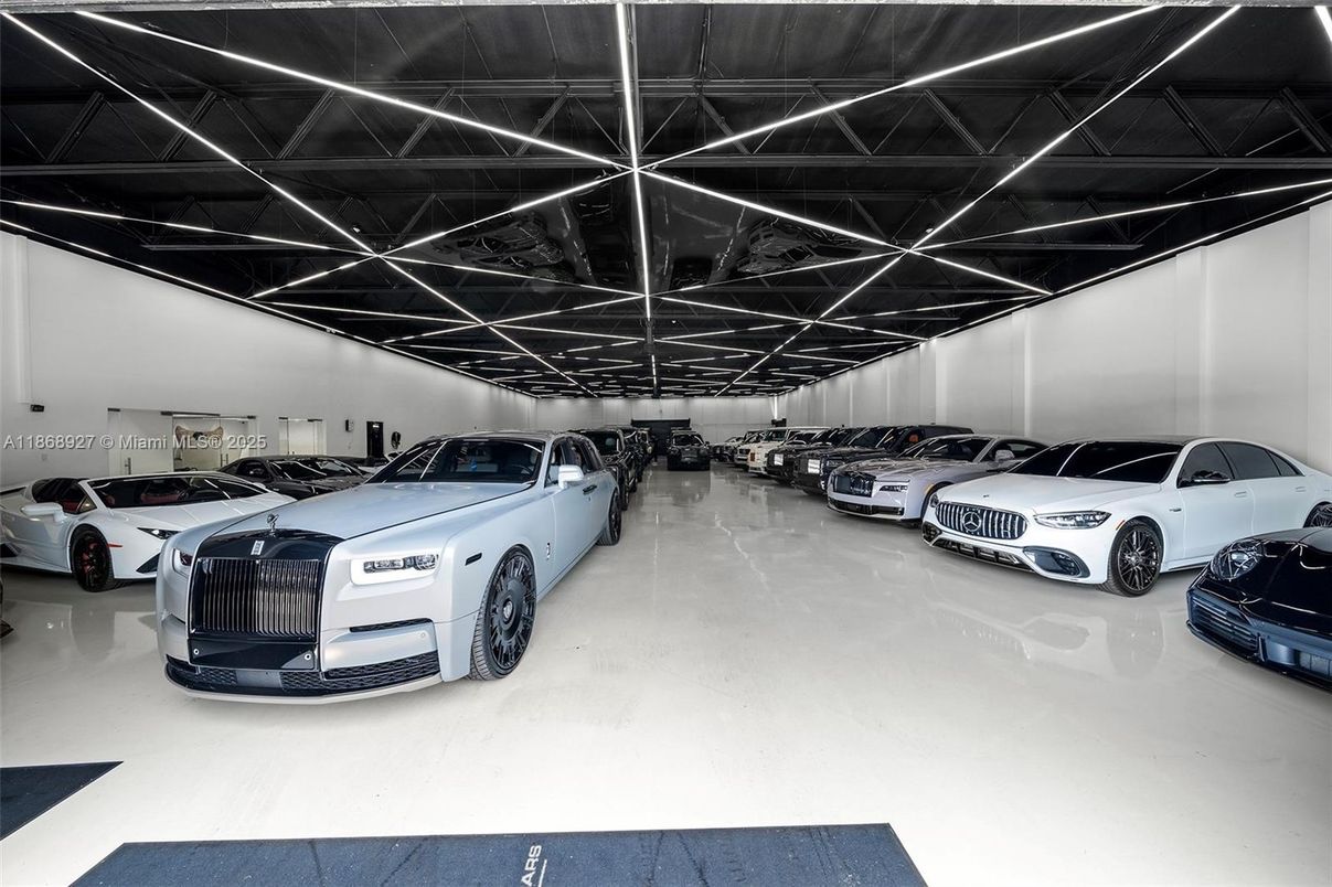 Garage, Interior