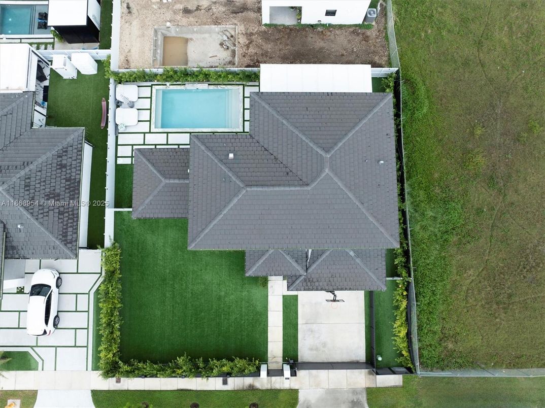Exterior, Drone