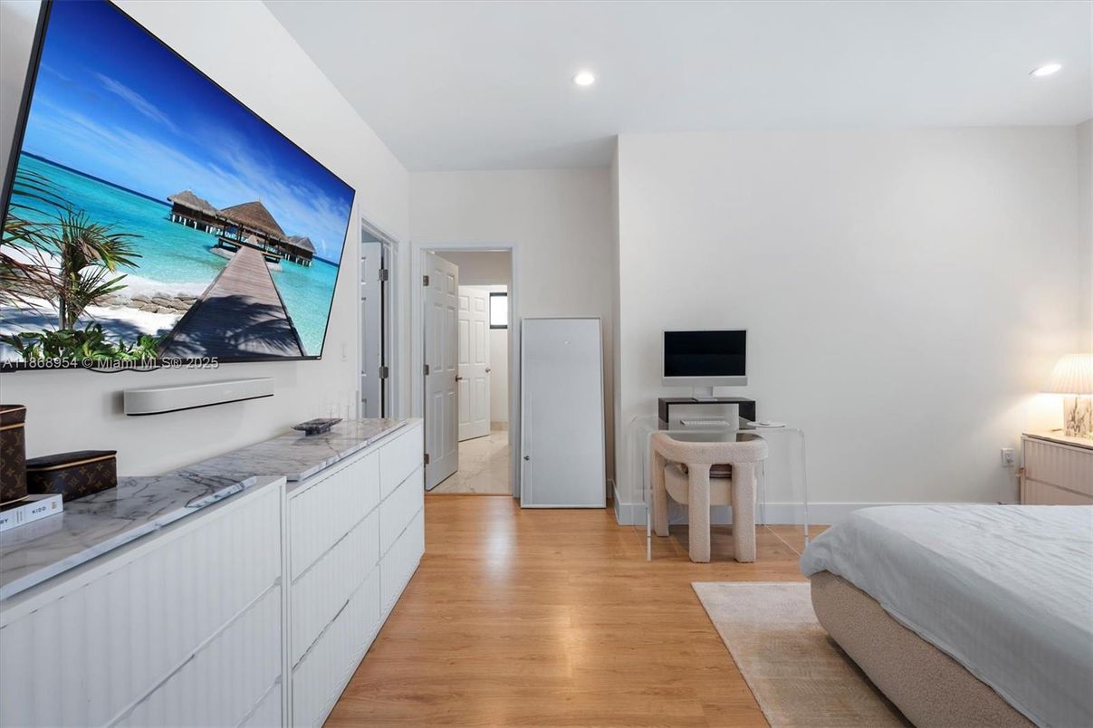 Bedroom, Interior, Recessed Lighting, Wood Texture Flooring