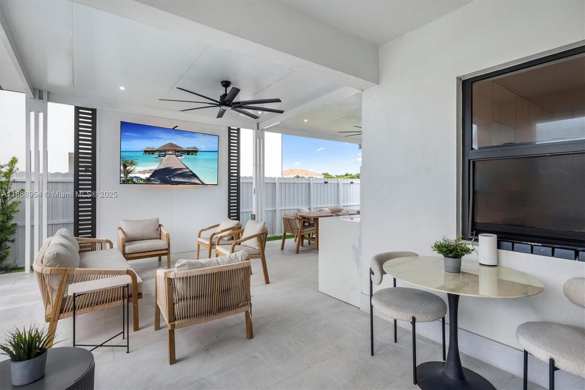 Dining room, Interior, Living room, Recessed Lighting