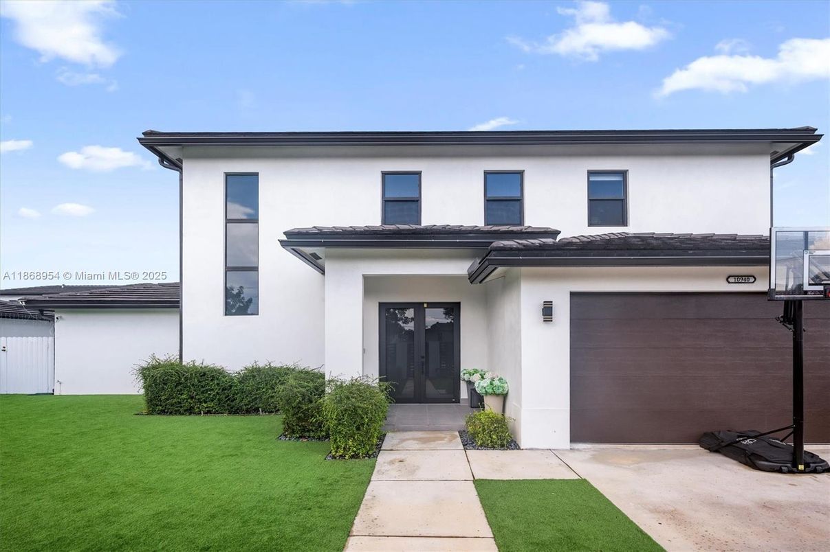 Attached, Exterior, Facade, Modern