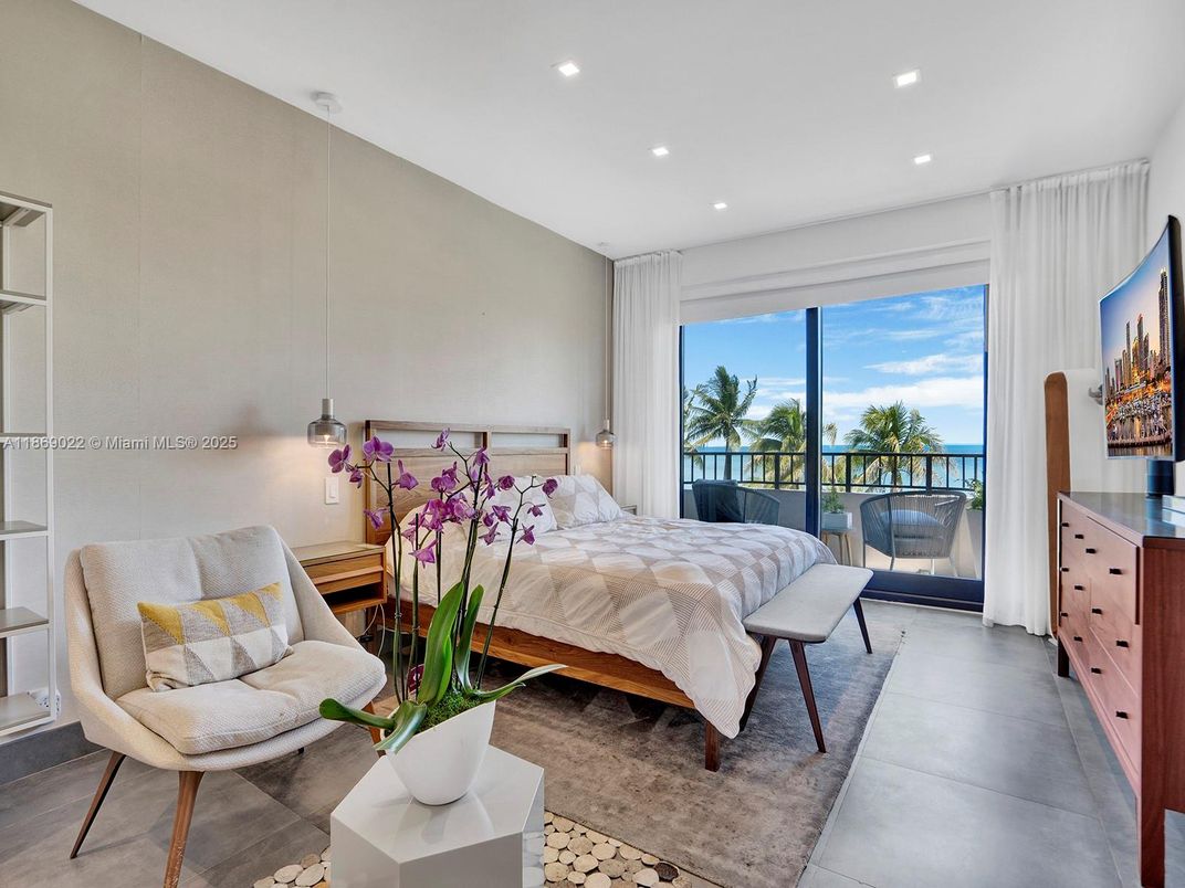 Bedroom, Interior, Recessed Lighting, Water