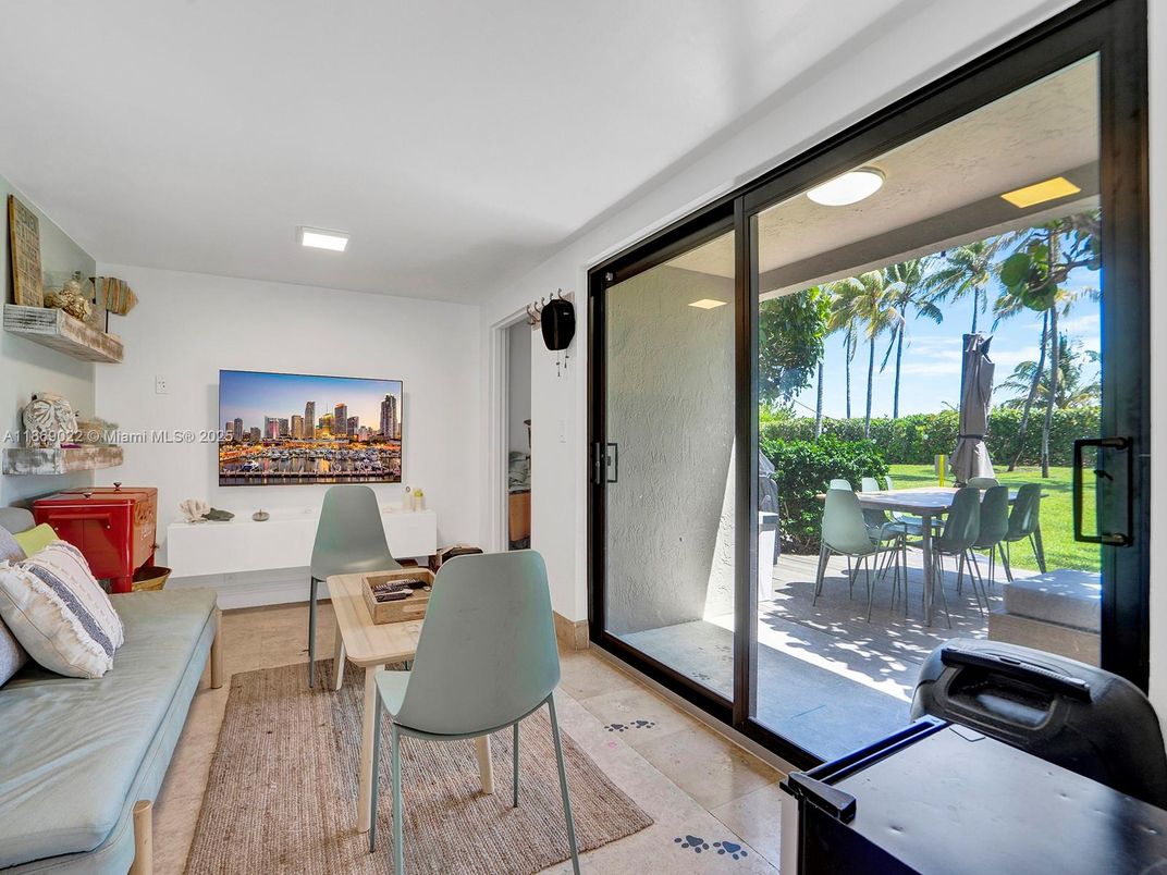 Dining room, Interior, Recessed Lighting