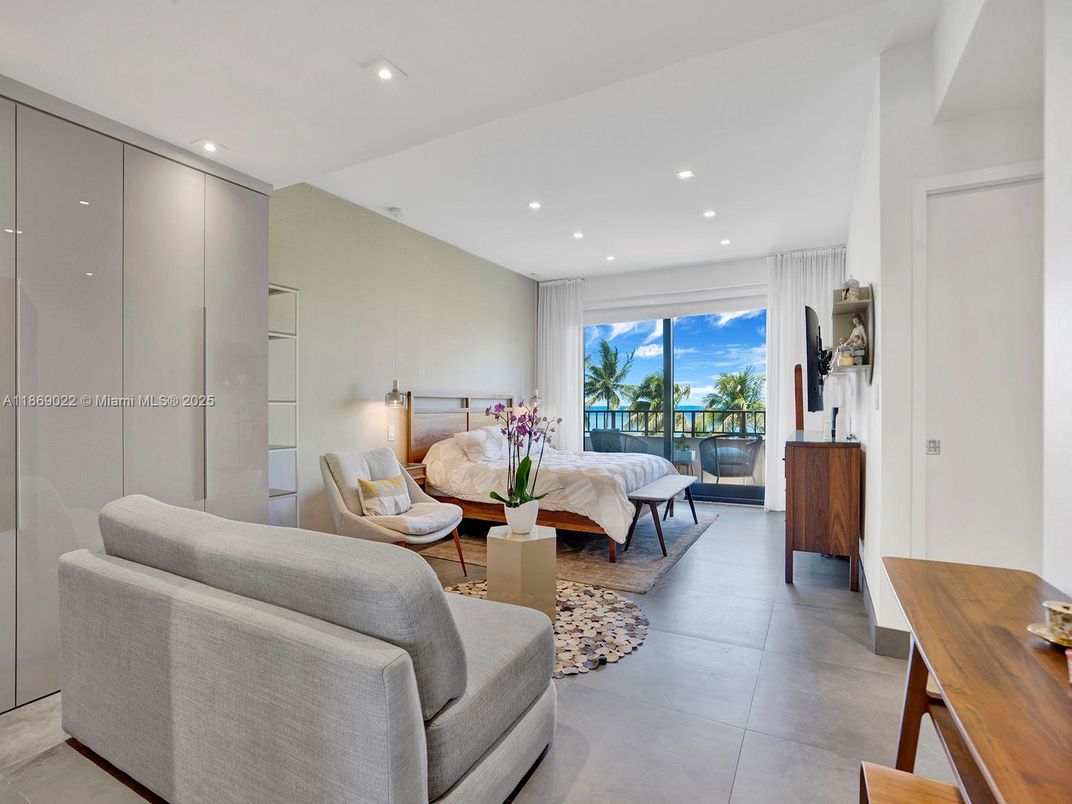 Bedroom, Interior, Living room, Recessed Lighting, Water