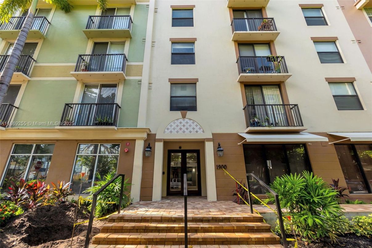 Exterior, Facade, Brownstone