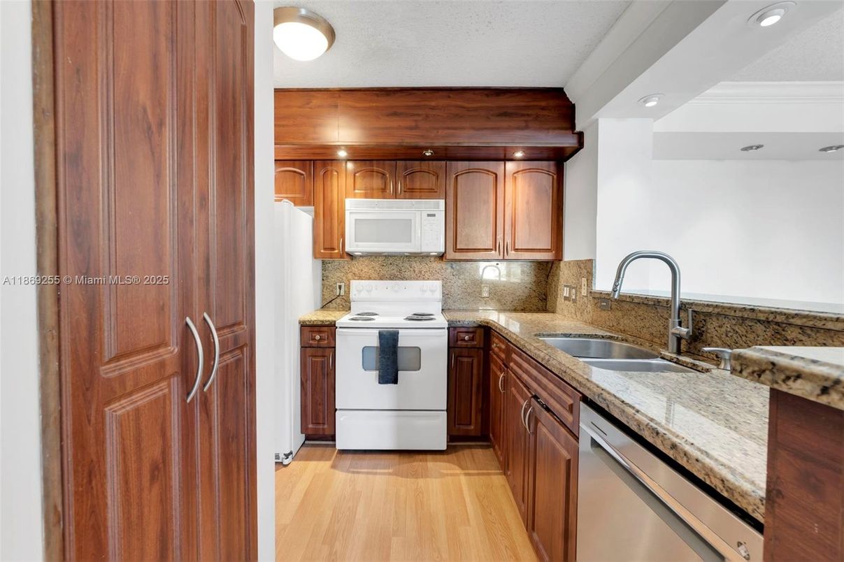 Interior, Kitchen, Recessed Lighting, Wood Texture Flooring