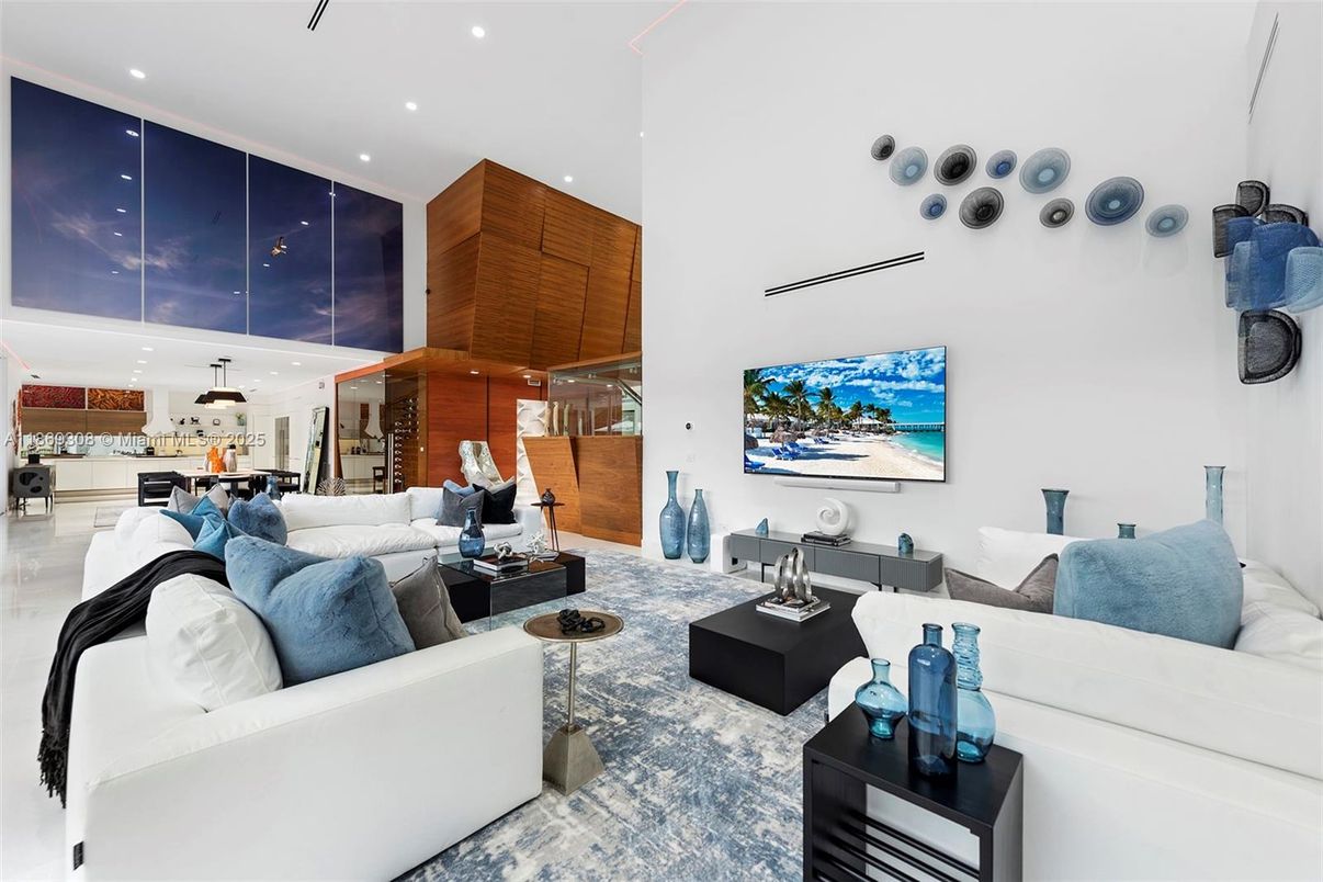 Interior, Living room, Pendant Lights, Recessed Lighting