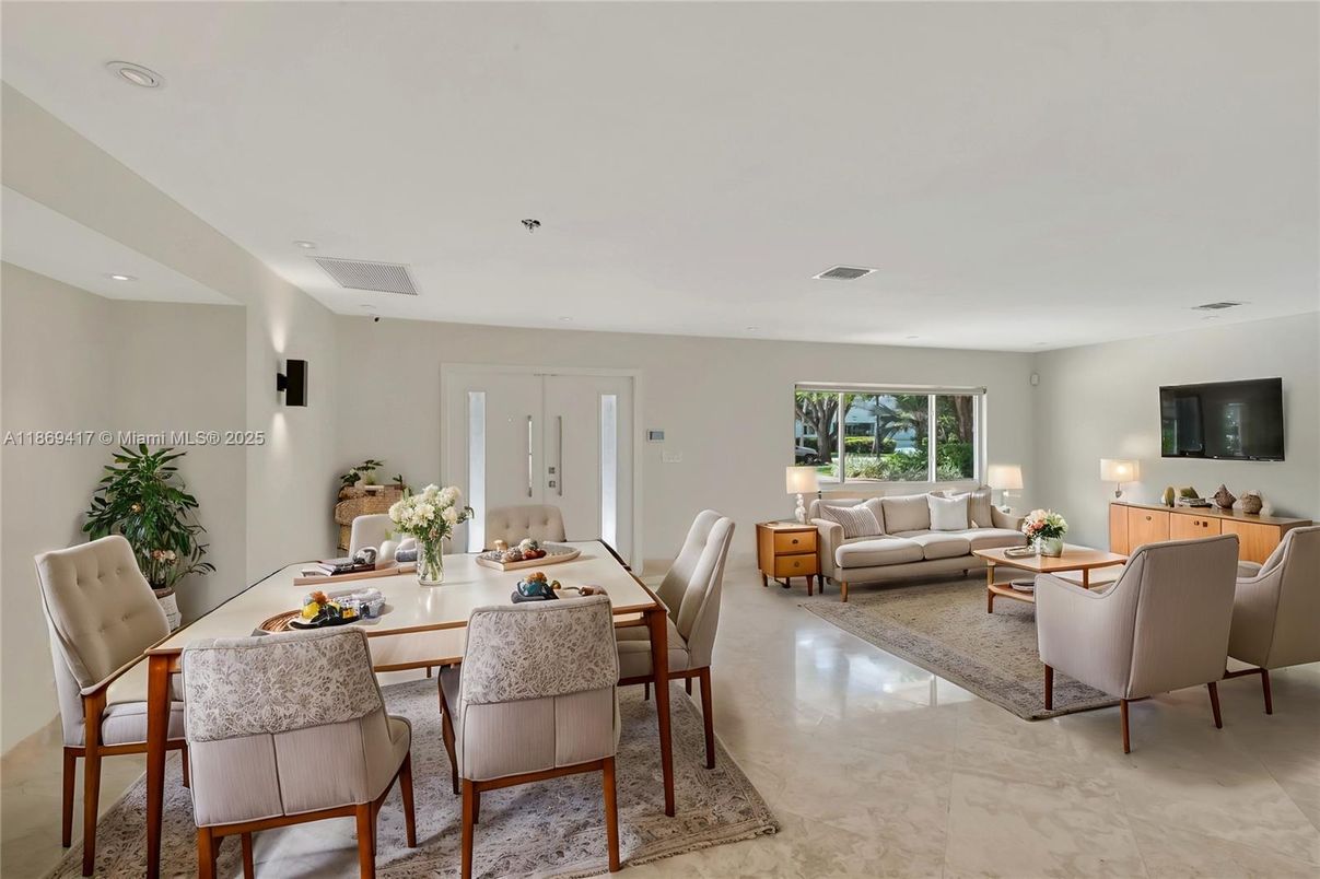Dining room, Interior, Living room, Recessed Lighting